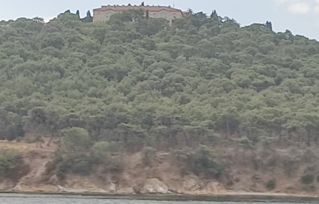 02_school_on_hilltop_from_sea